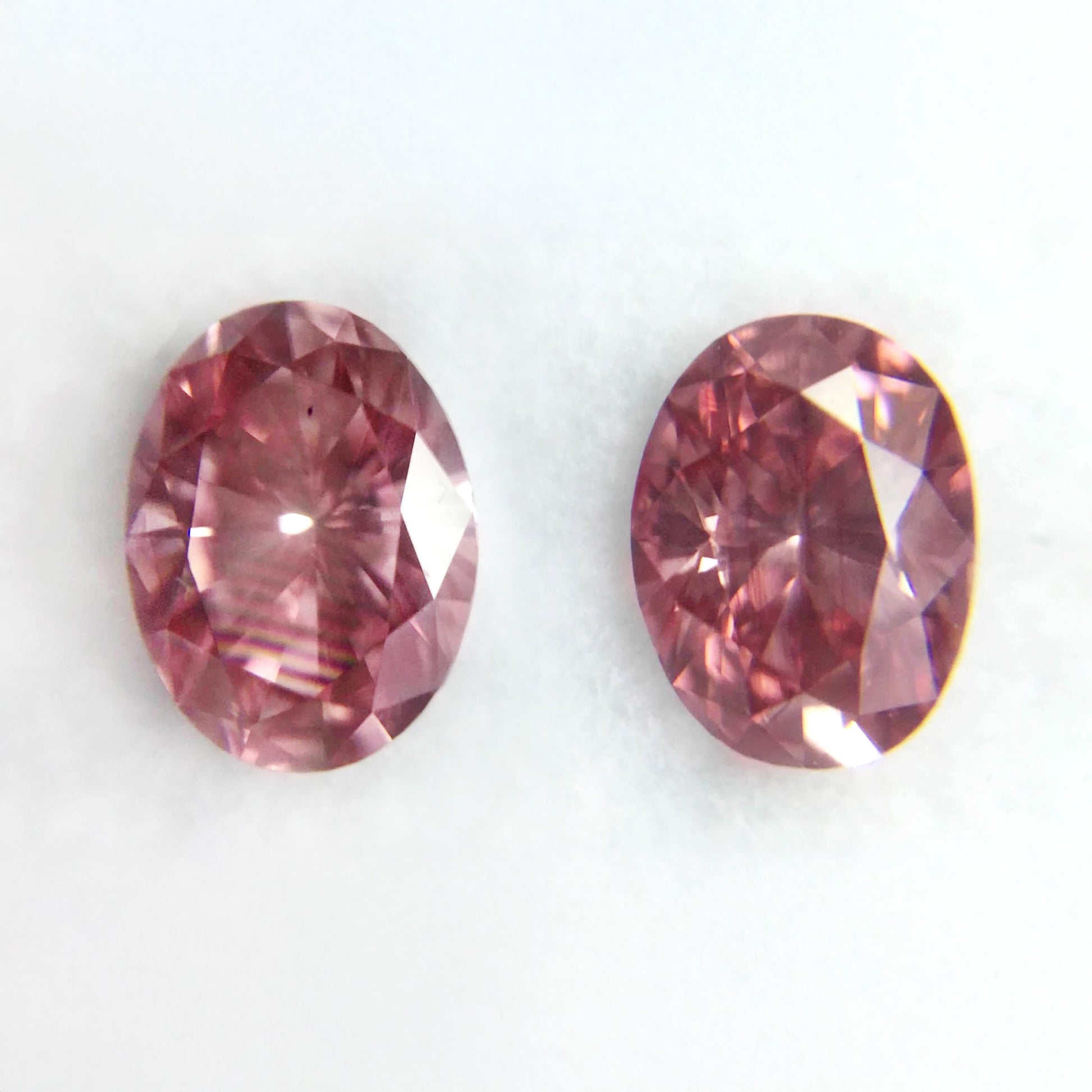 0.47 Oval Fancy Vivid Pink